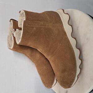 Sorel Tan Suede Winter Boots Size 7